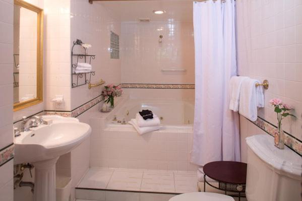 Beaufort House Bed & Breakfast 4*